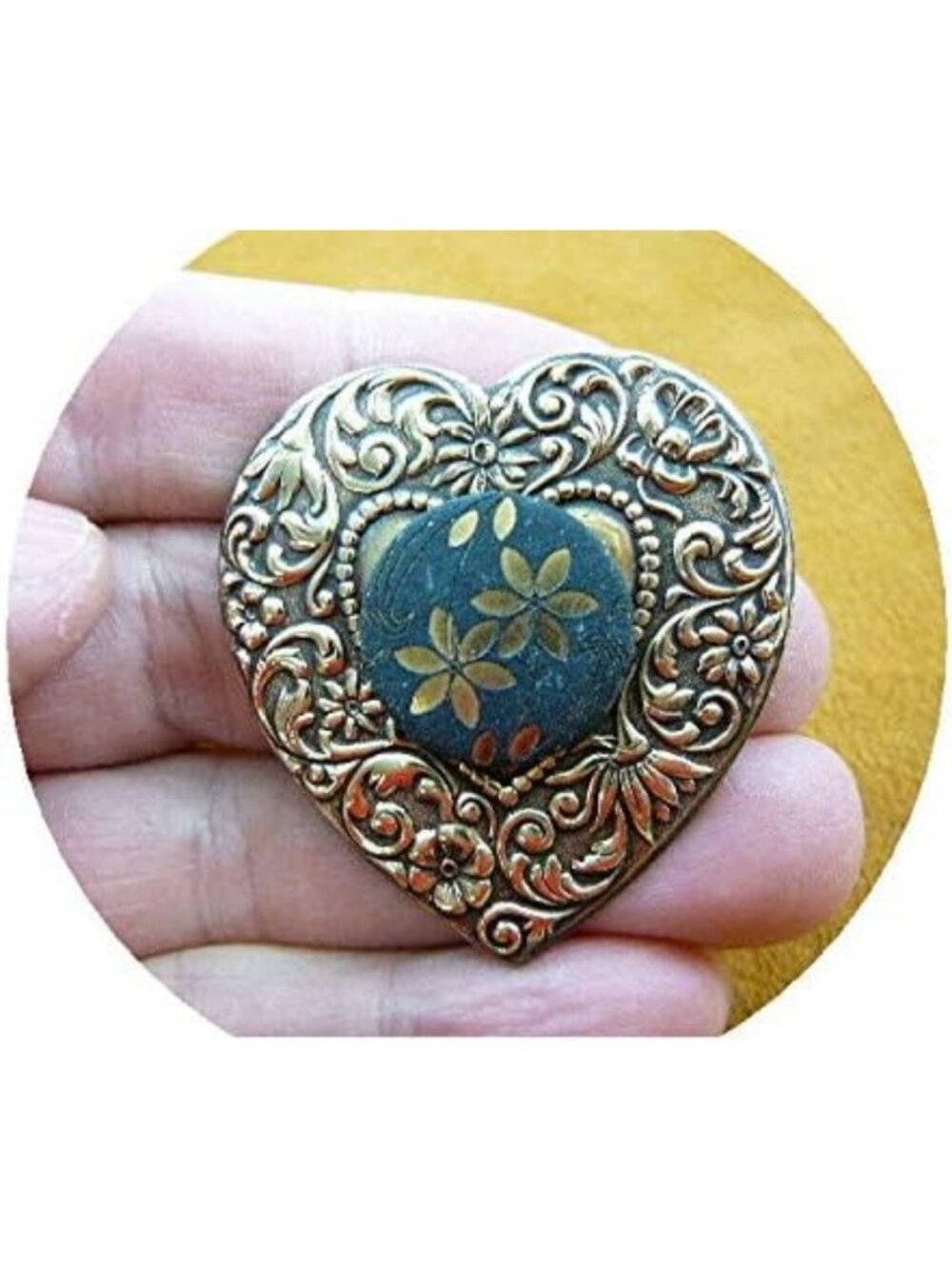 Elegant Black Circle Gold Etched Floral Heart Brass Brooch with Sparkling